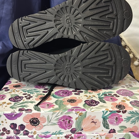 UGG Classic Femme Lace Bootie Black size 8.5 - Picture 9 of 11